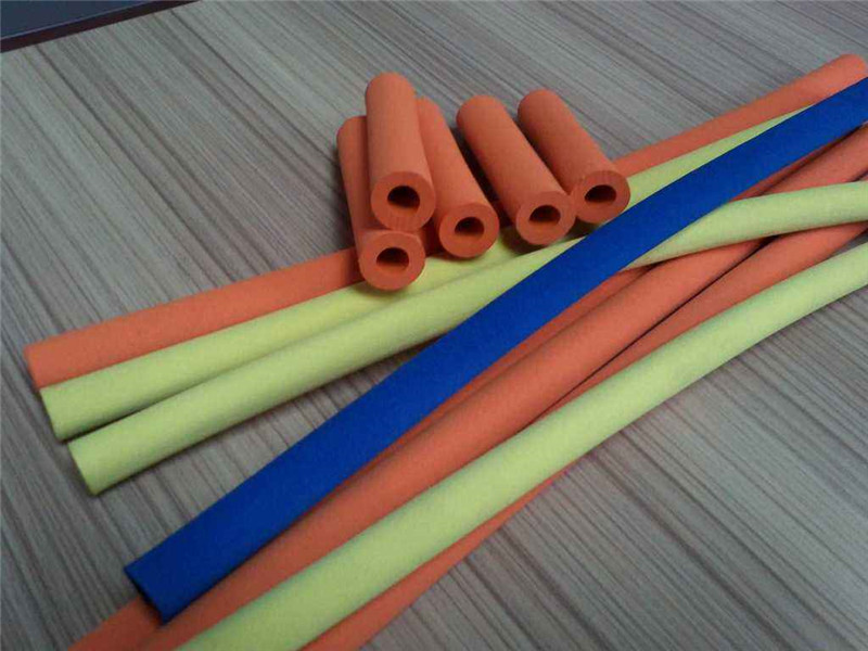 紅黃藍(lán)綠色橡塑保溫管
